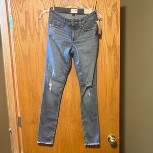 Universal Thread Distressed Blue Skinny Jeans